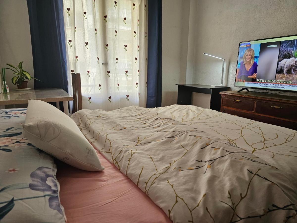 Centrica Habitacion Bed and Breakfast Madrid Esterno foto